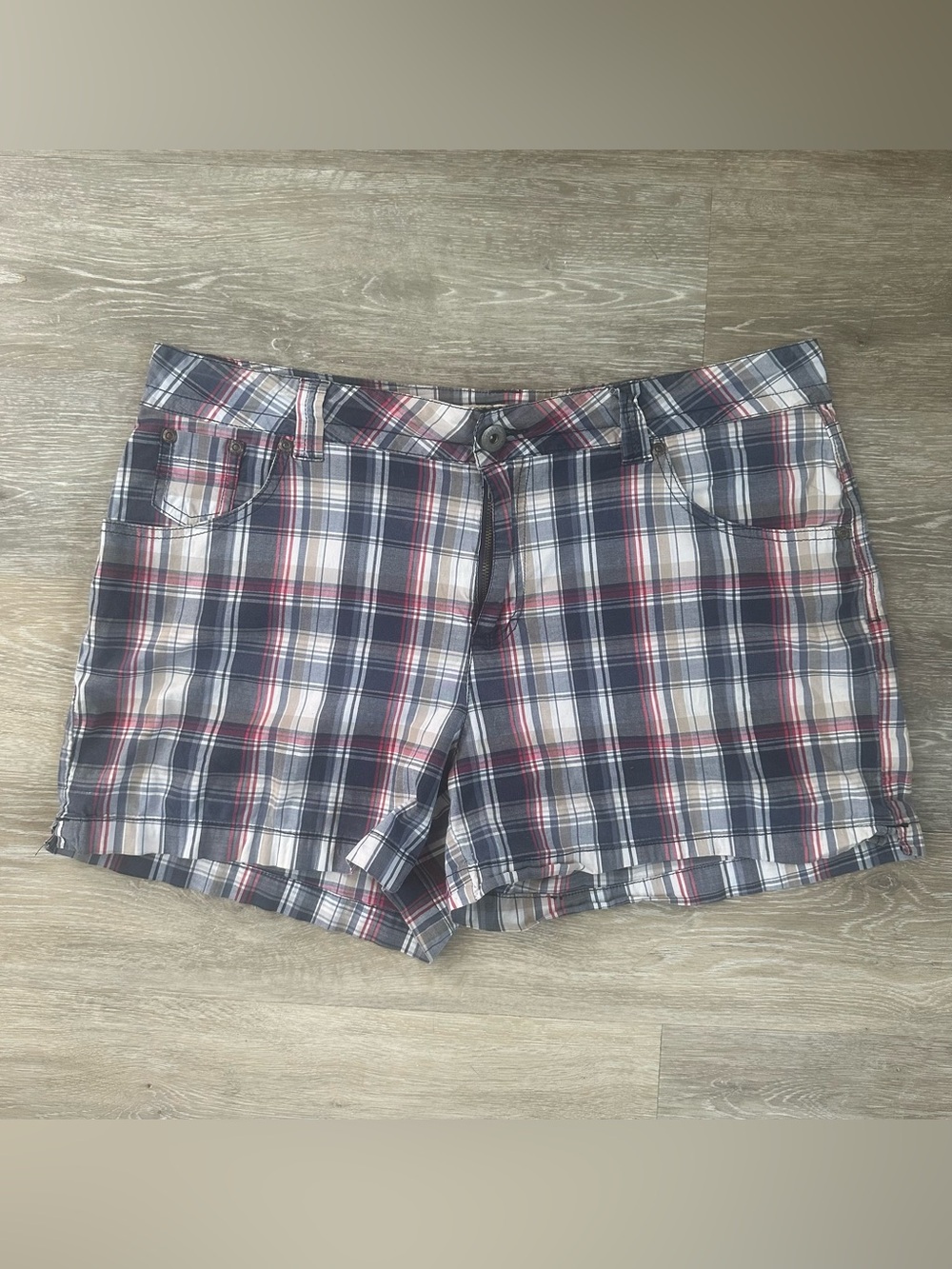 Vintage faded,l glory red white and blue plaid shorts size 14